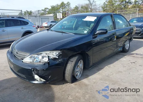 2004 Toyota Camry Le V6 z USA, uszkodzony, nr VIN 4T1BF32K24U080998